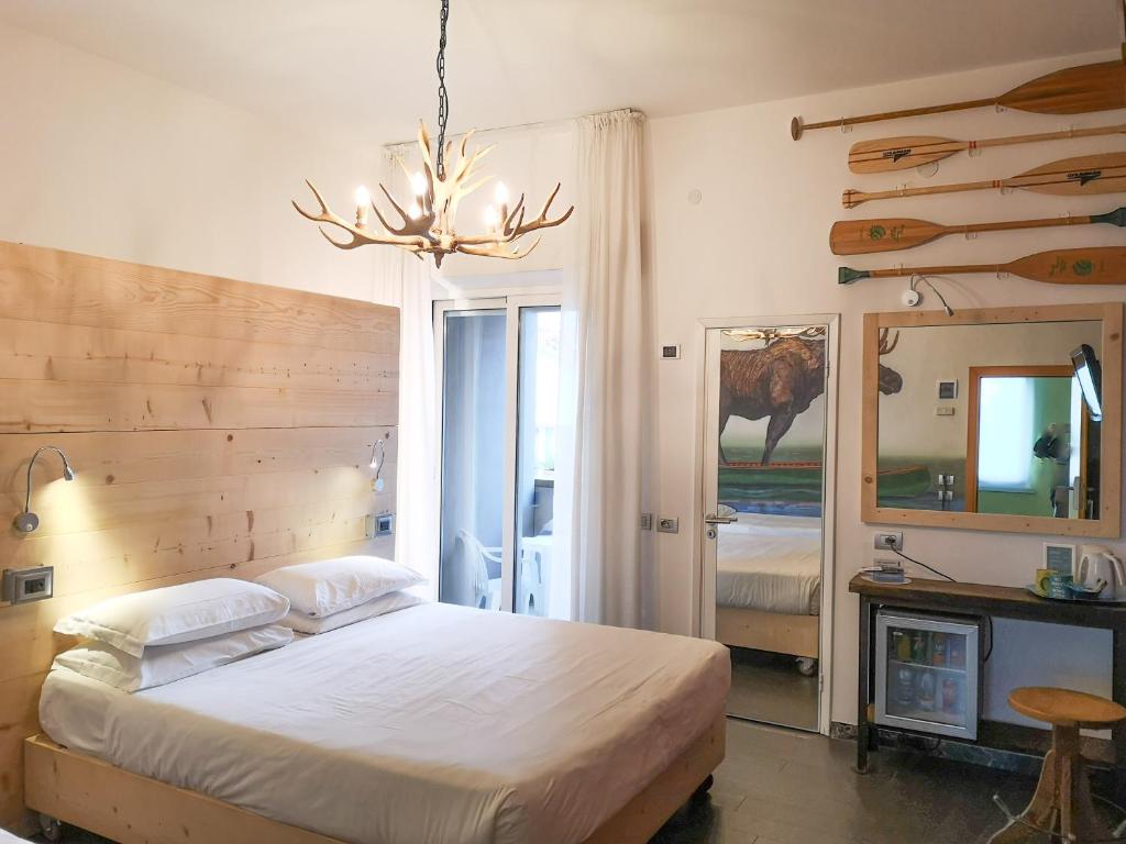 Postel nebo postele na pokoji v ubytování Hotel Perla - The storyhoteller