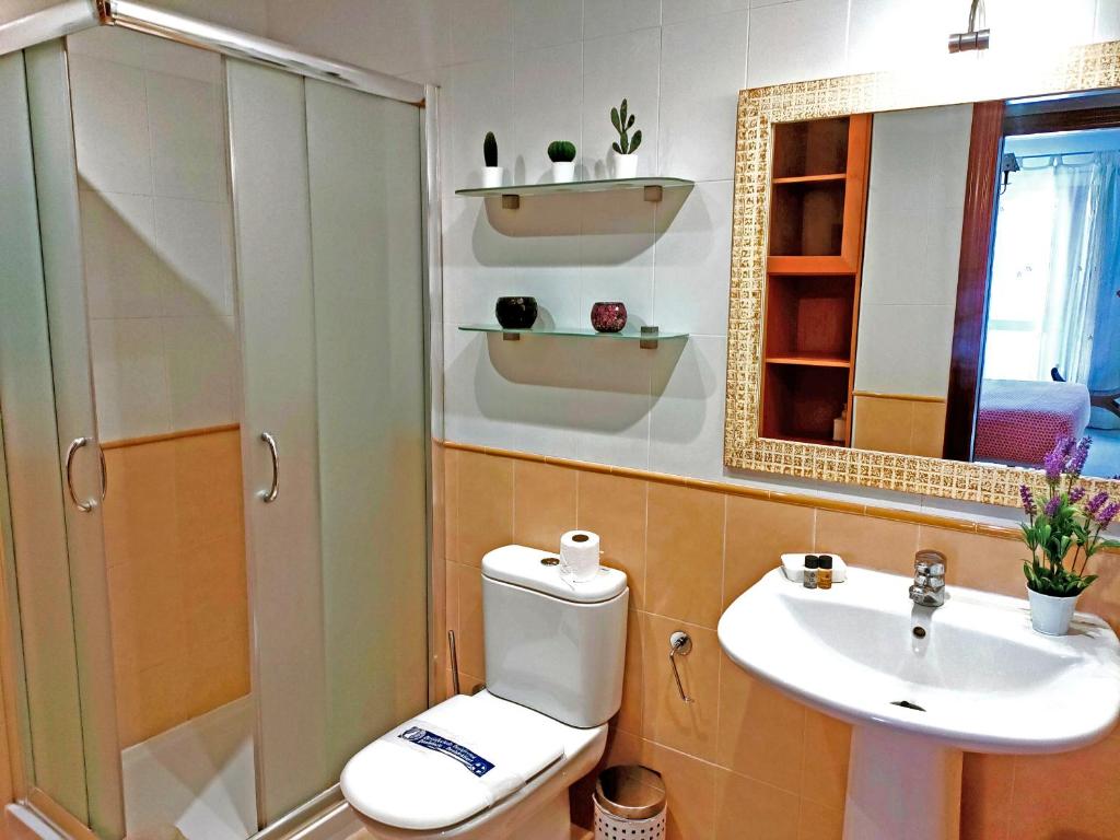 Kúpeľňa v ubytovaní CM 2 bd appartment near the sea