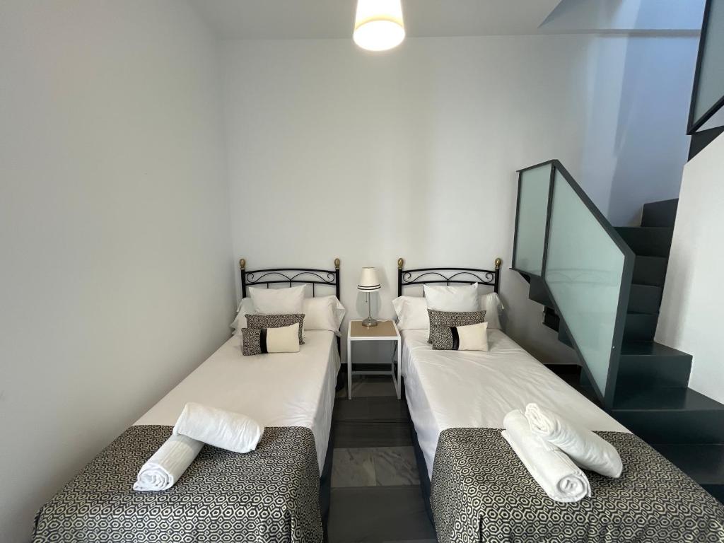 Posteľ alebo postele v izbe v ubytovaní DreamsApt Curtidores 6 Suites AT