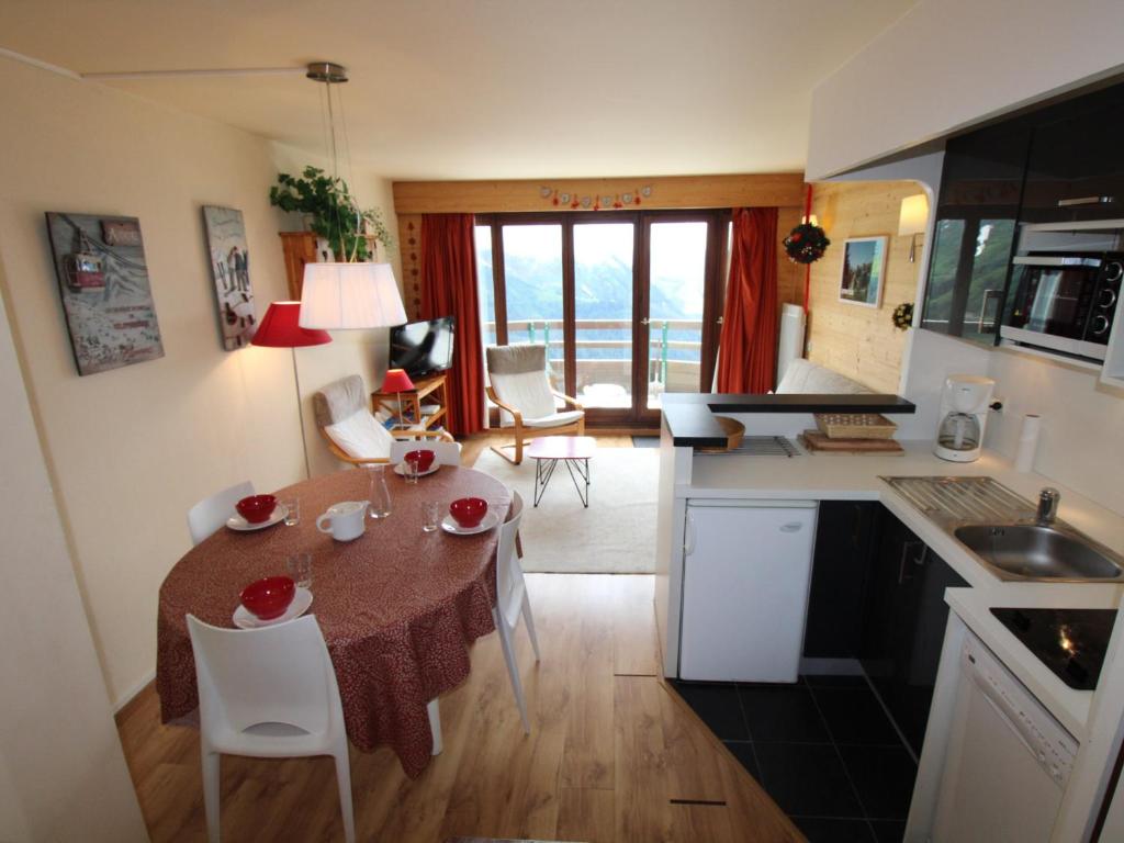 a kitchen and living room with a table and chairs at Appartement Avoriaz, 2 pièces, 6 personnes - FR-1-633-26 in Avoriaz