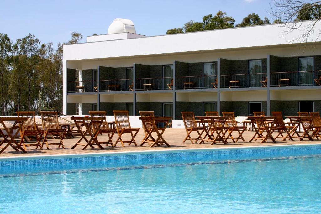 Bazén v ubytovaní Alentejo Star Hotel - Sao Domingos - Mertola - Duna Parque Group alebo v jeho blízkosti