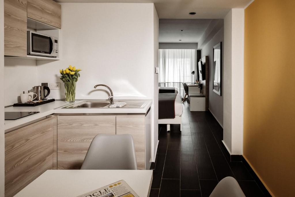 Majoituspaikan be.HOTEL keittiö tai keittotila
