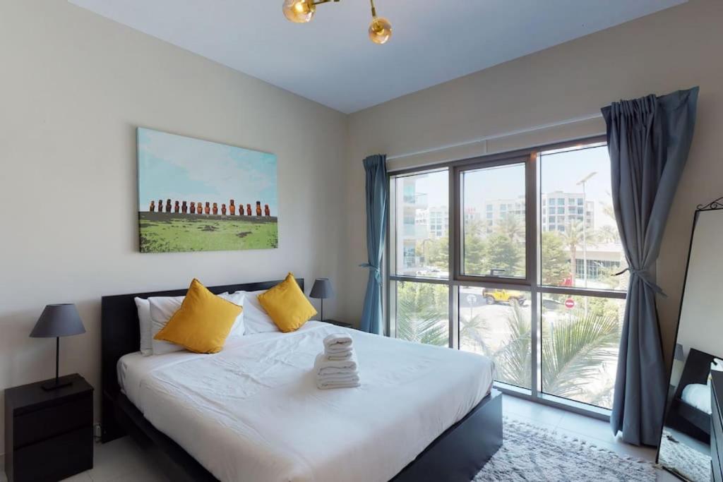 Postel nebo postele na pokoji v ubytování Key View - MAG 545, Dubai South
