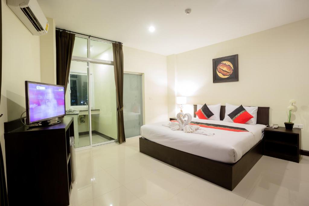 Ένα ή περισσότερα κρεβάτια σε δωμάτιο στο The Elegant Patong