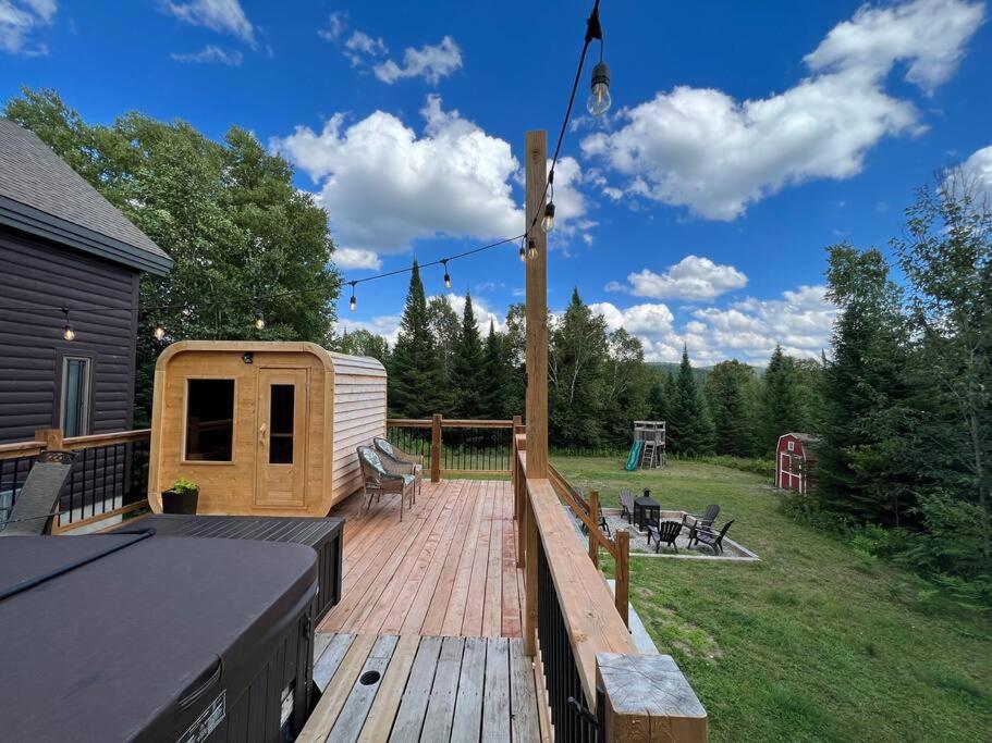 Nature Tremblant Chalet with Spa & Sauna, LacSuperieur, Canada