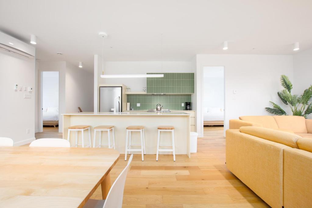 a kitchen and living room with a couch and a table at Les Lofts St-François - Par Les Lofts Vieux-Quebec in Quebec City