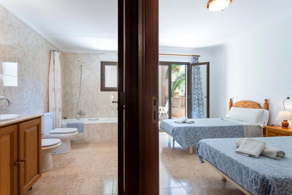 A bed or beds in a room at M0 Práctico y Sencillo Apartamento a 100 m de las mejores playas de Mallorca