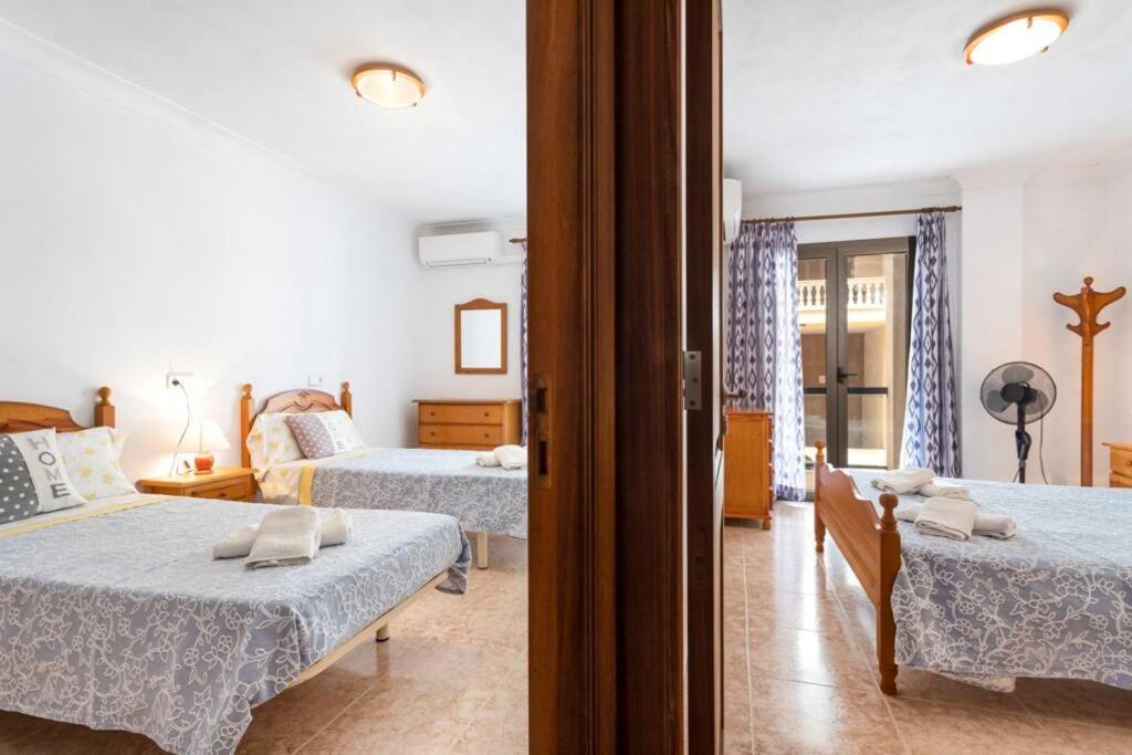 A bed or beds in a room at M0 Práctico y Sencillo Apartamento a 100 m de las mejores playas de Mallorca