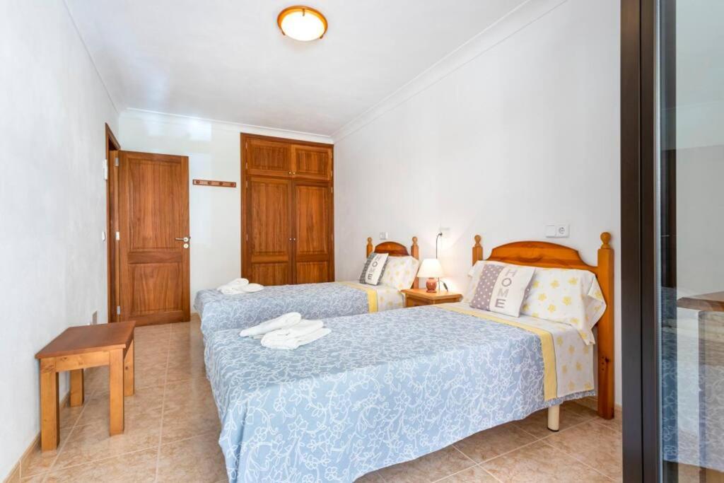 A bed or beds in a room at M0 Práctico y Sencillo Apartamento a 100 m de las mejores playas de Mallorca