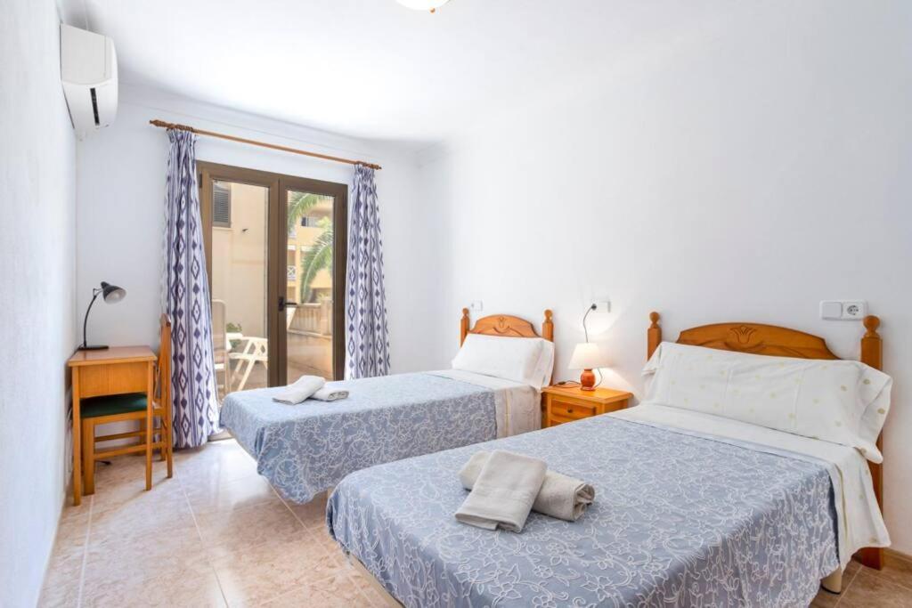 A bed or beds in a room at M0 Práctico y Sencillo Apartamento a 100 m de las mejores playas de Mallorca