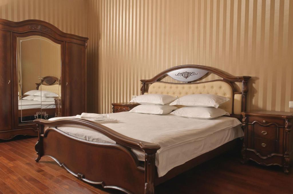 Partner Guest House Saksahans'koho - Classic Spacious One-Bedroom Apartment With Balcony And King - Size Bed - Saksahanskoho Street 13/42