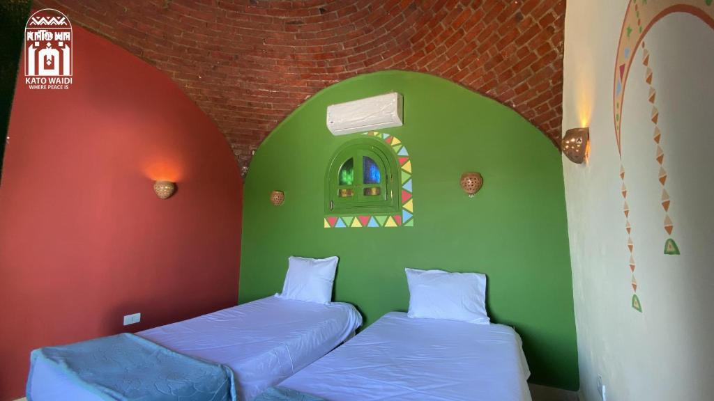 Postel nebo postele na pokoji v ubytování Kato Waidi Nubian Resort