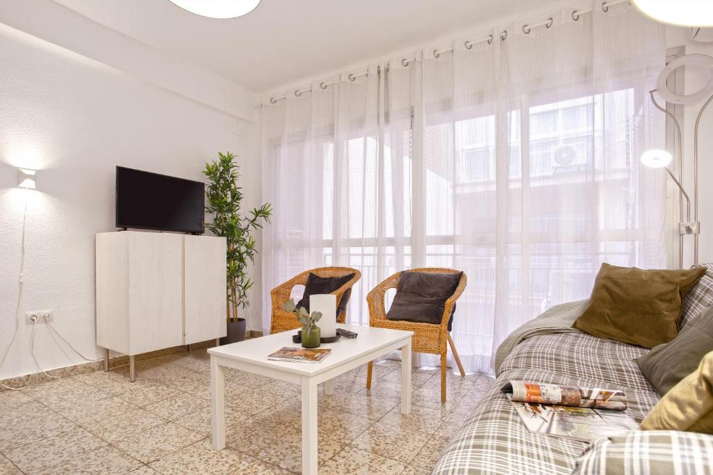 Televízia a/alebo spoločenská miestnosť v ubytovaní -MalagaSunApts-Merced Private Terrace