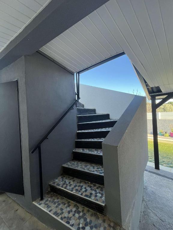 Fotografia z galérie ubytovania Superbe appartement dans villa avec piscine v destinácii Villeneuve-lès-Béziers