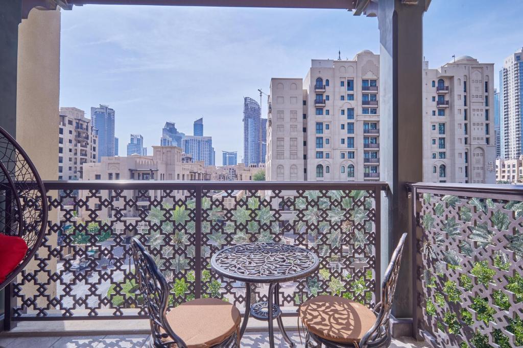 Balkón nebo terasa v ubytování Golden homes Burj khalifa view Yansoon 1BR heart & Soul old town Beside Dubai mall Burjh Khalifa