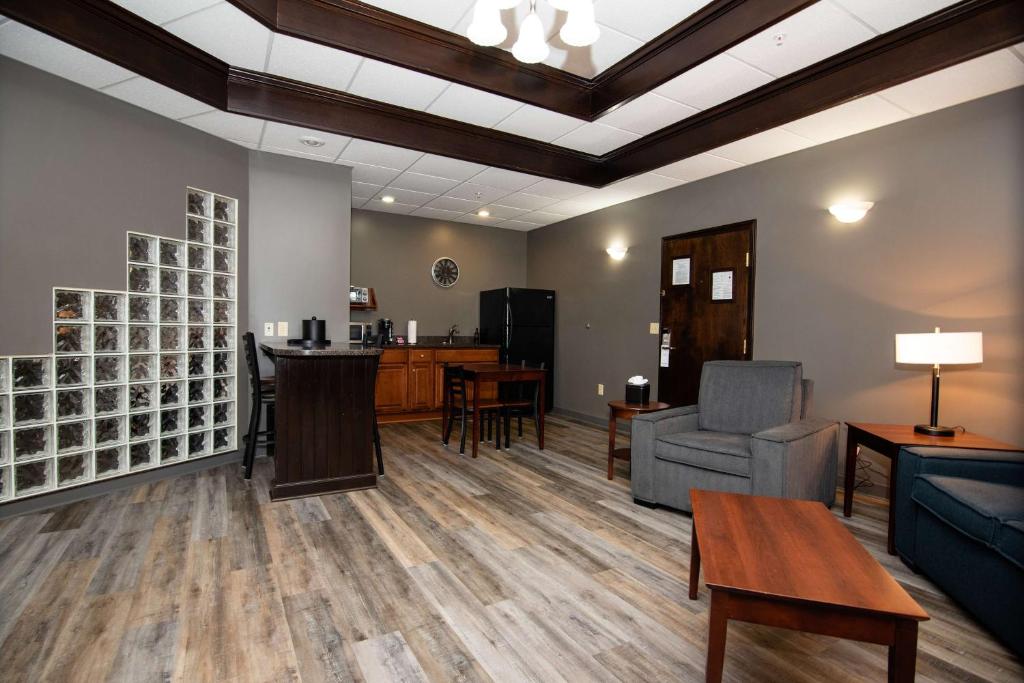 Posezení v ubytování Best Western Plus Plattsburgh