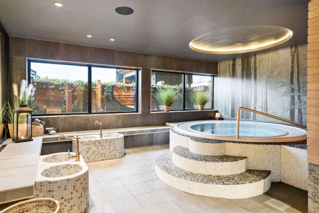 Bazén v ubytování Best Western Karlshamn Spa & Relax nebo v jeho okolí