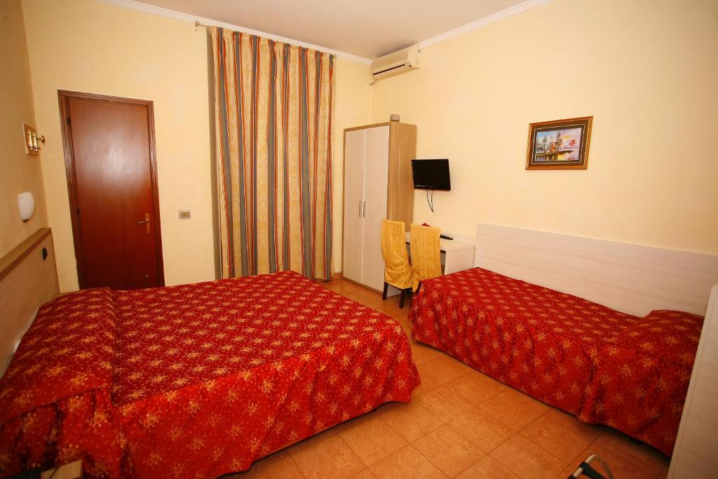 Postel nebo postele na pokoji v ubytování Hotel Adler