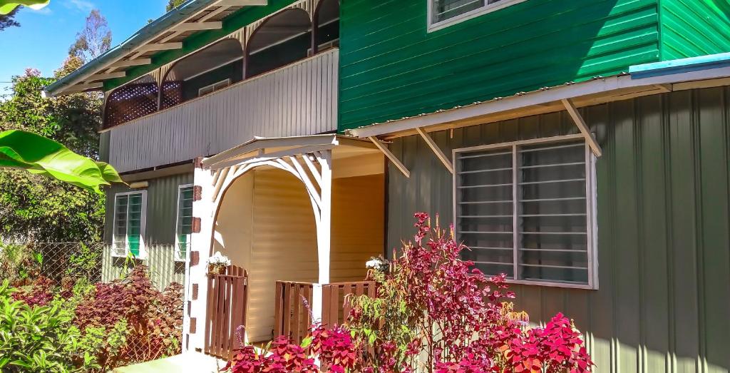 a house with a green roof and a porch at Shalom Mission Home in Mount Hagen