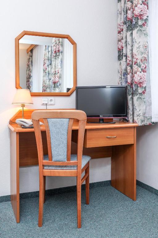 TV a/nebo společenská místnost v ubytování Hotel Astra