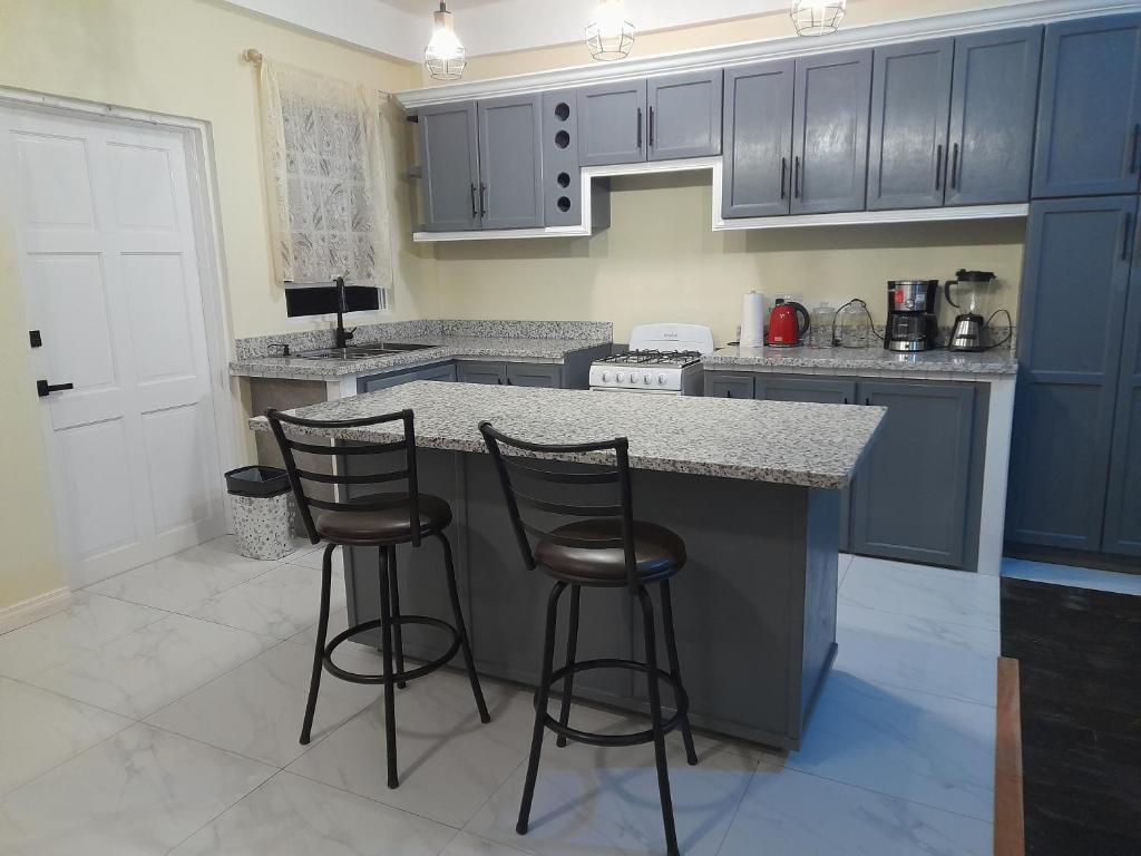 Kuchyň nebo kuchyňský kout v ubytování Tropical Suites
