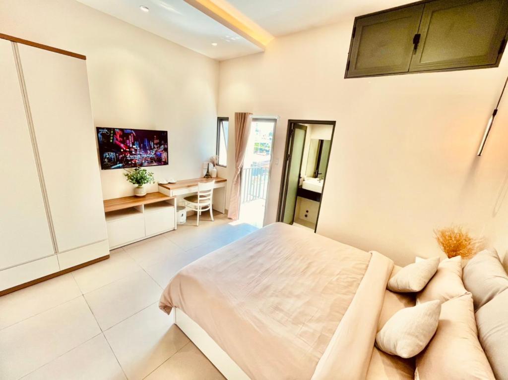 MIDMOST HOUSE - Double Room With Balcony
