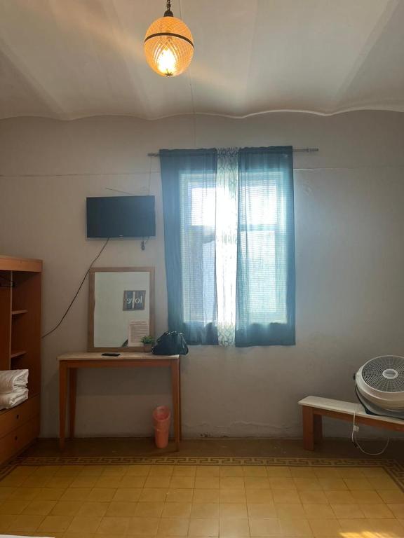 TV a/nebo společenská místnost v ubytování Hotel Queretaro