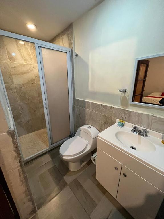 Koupelna v ubytování Hotel Queretaro