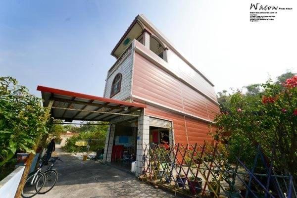 a barn with a bike parked in front of it at Ji Xiang in Xiaoliuqiu