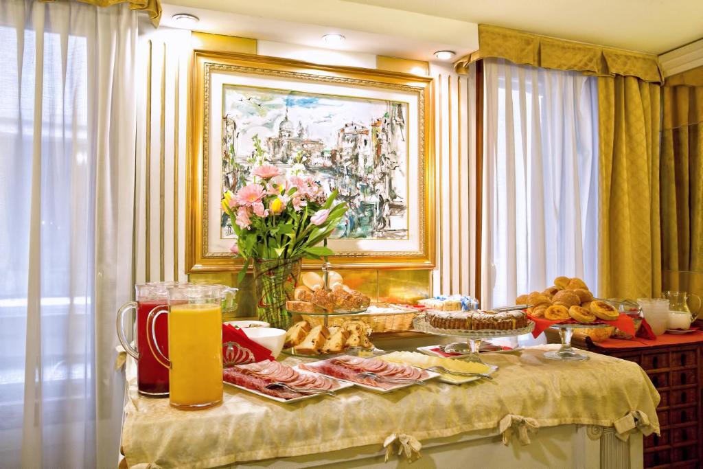 Hotel Noemi - Resim 12