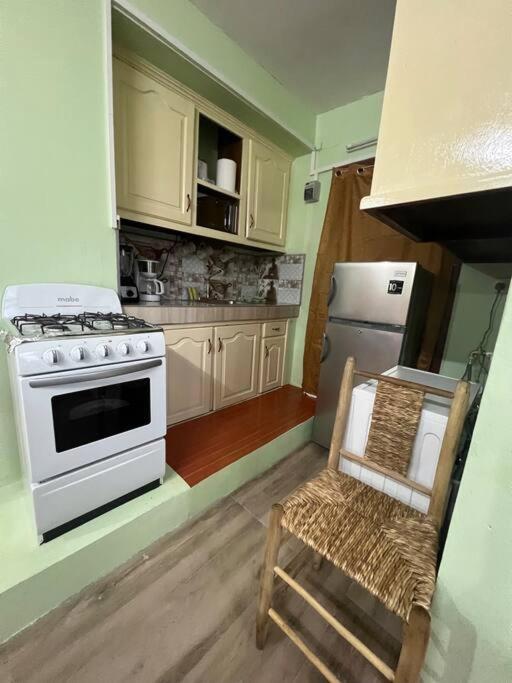 Kuchyň nebo kuchyňský kout v ubytování Homely Environment Studio Apt