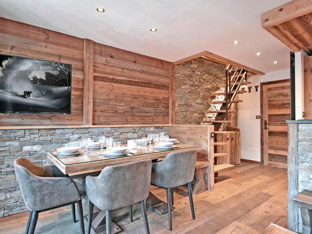 a dining room with a table and chairs at Duplex confortable avec conciergerie à Méribel - FR-1-613-9 in Méribel