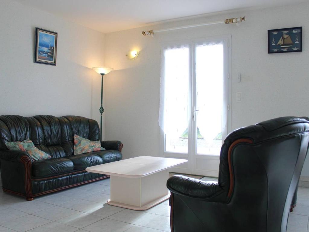 Posezení v ubytování Maison de Vacances 4 pièces avec Jardin Clos, Proche Port et Plage - 6 Couchages à Saint-Pierre-d'Oléron - FR-1-246A-171