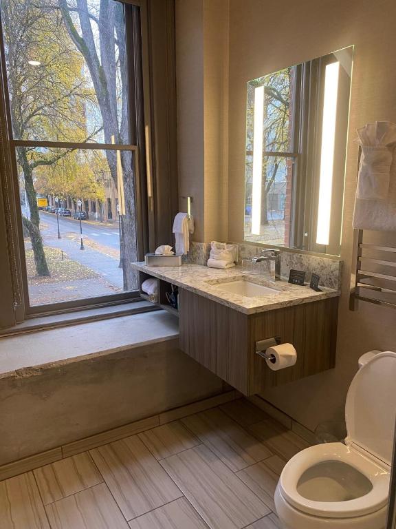 Koupelna v ubytování Harlow Hotel