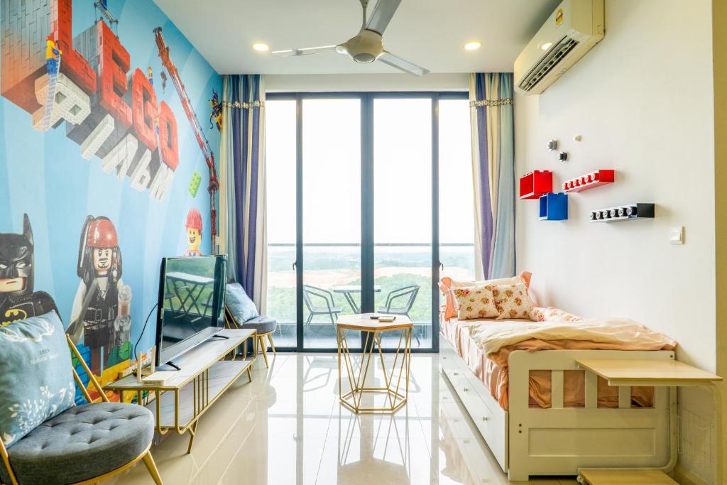 Ruang duduk di D'Pristine Theme Suite by Nest Home at LEGOLAND
