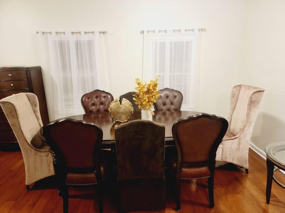 Area soggiorno di Modern 4 Bed Rooms Jersey City, NJ Easy Access to Manhattan