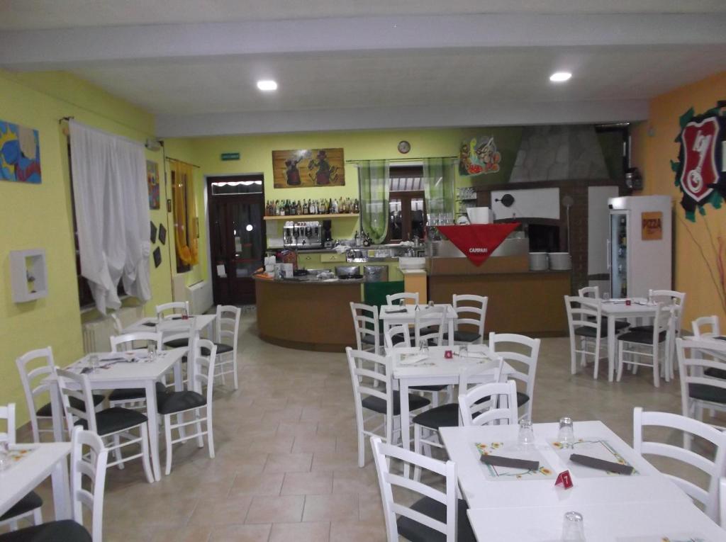 Reštaurácia alebo iné gastronomické zariadenie v ubytovaní Il Gatto e La Volpe