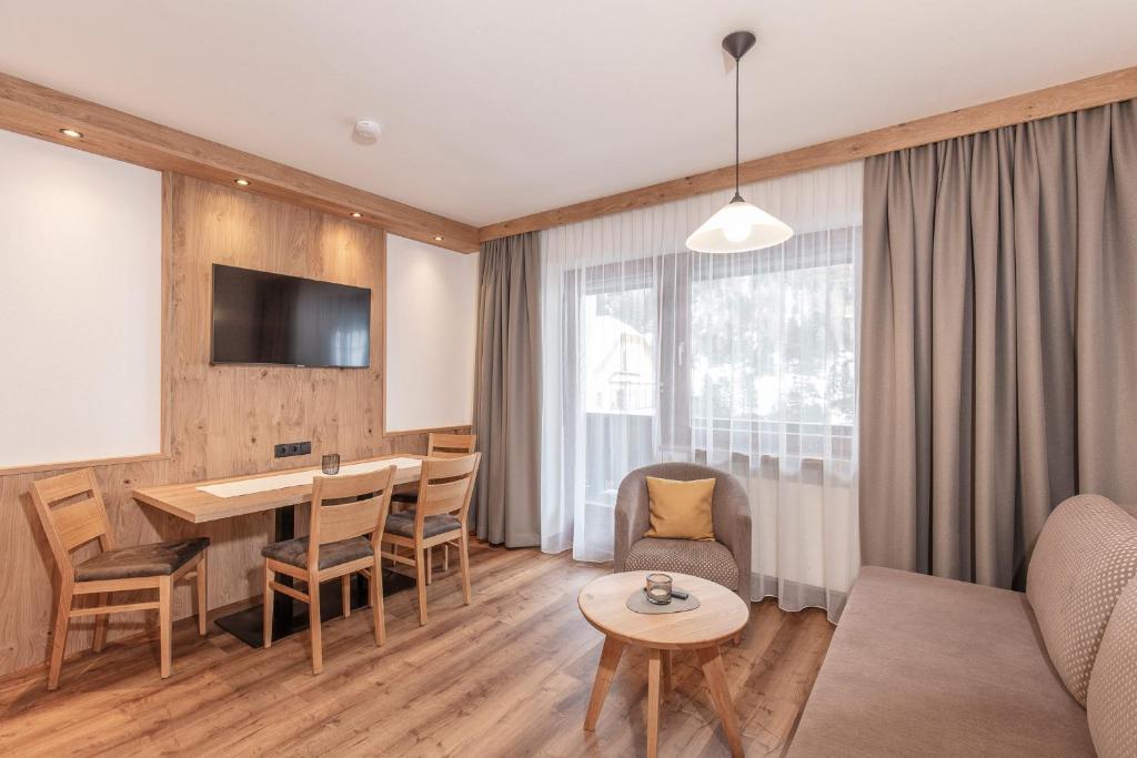 Telewizja i/lub zestaw kina domowego w obiekcie Appartements Zirmhof