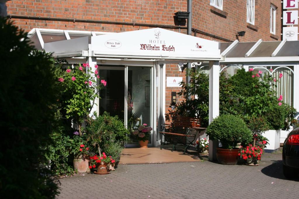 an entrance to a flower shop with a white awning at Hotel Wilhelm Busch in Norderstedt