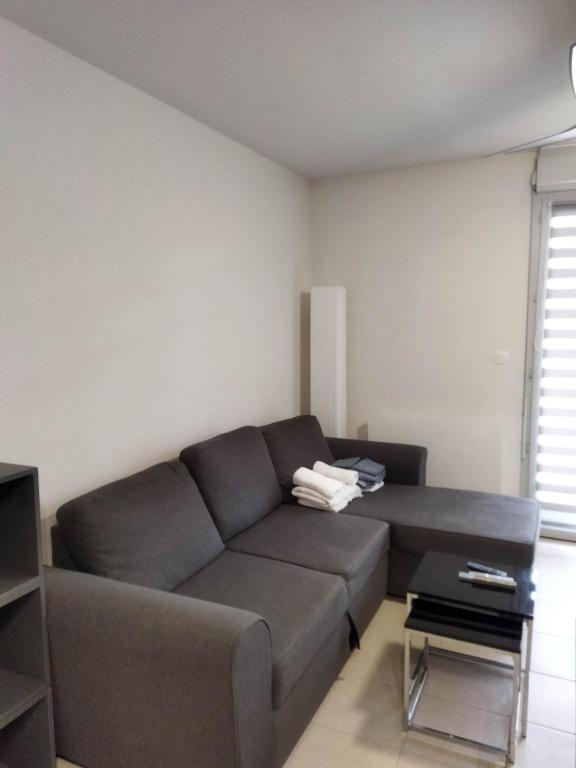 Część wypoczynkowa w obiekcie Chez Daniel, linge et ménage inclus