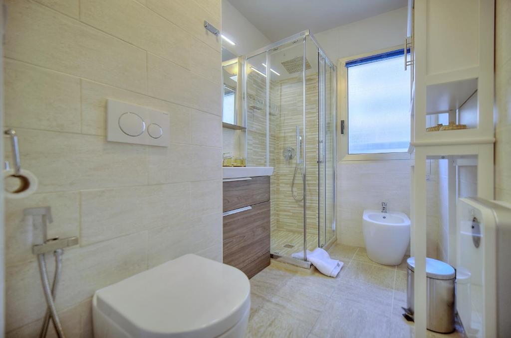 a bathroom with a toilet and a shower and a sink at Very pleasant 2 rooms garage near the beaches in Cannes