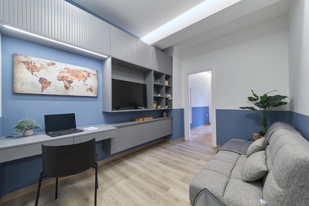 Telewizja i/lub zestaw kina domowego w obiekcie Artemis Suite at Acropolis Historic Center
