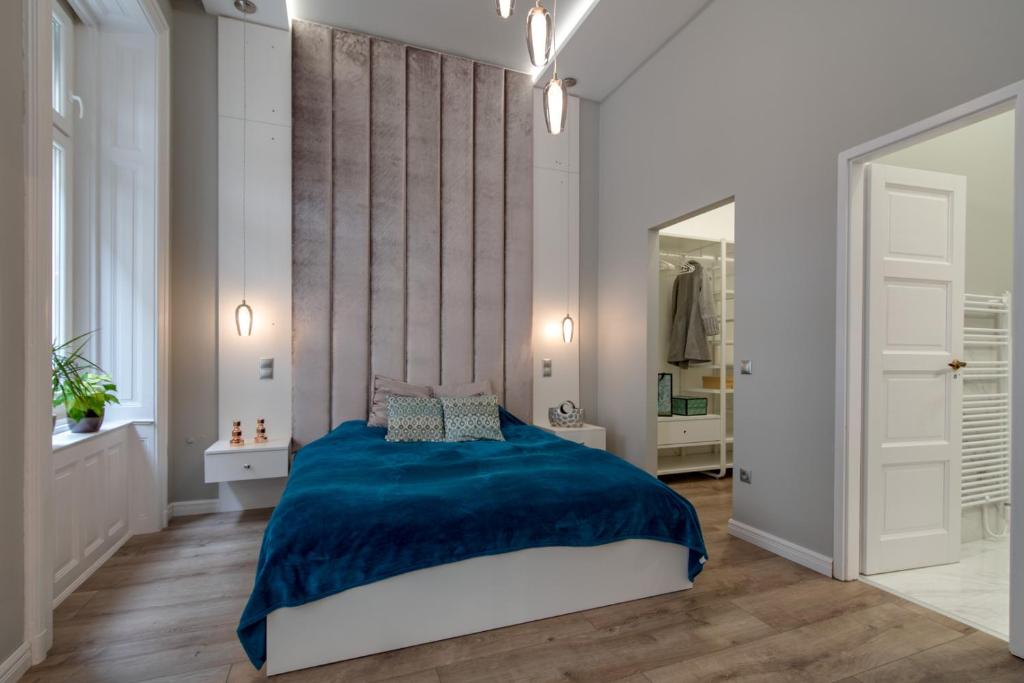 Helios Downtown Martha 1052 Budapest, 5 Petőfi Sándor utca kép - 1