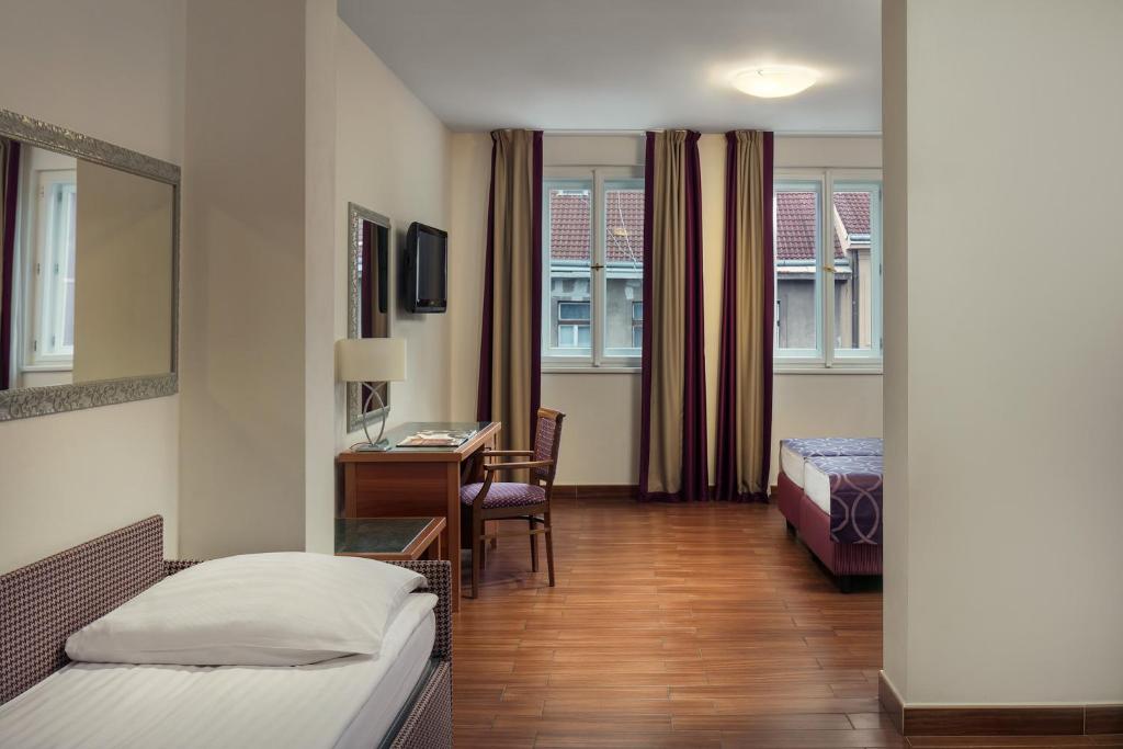 Postel nebo postele na pokoji v ubytování Hotel Galileo