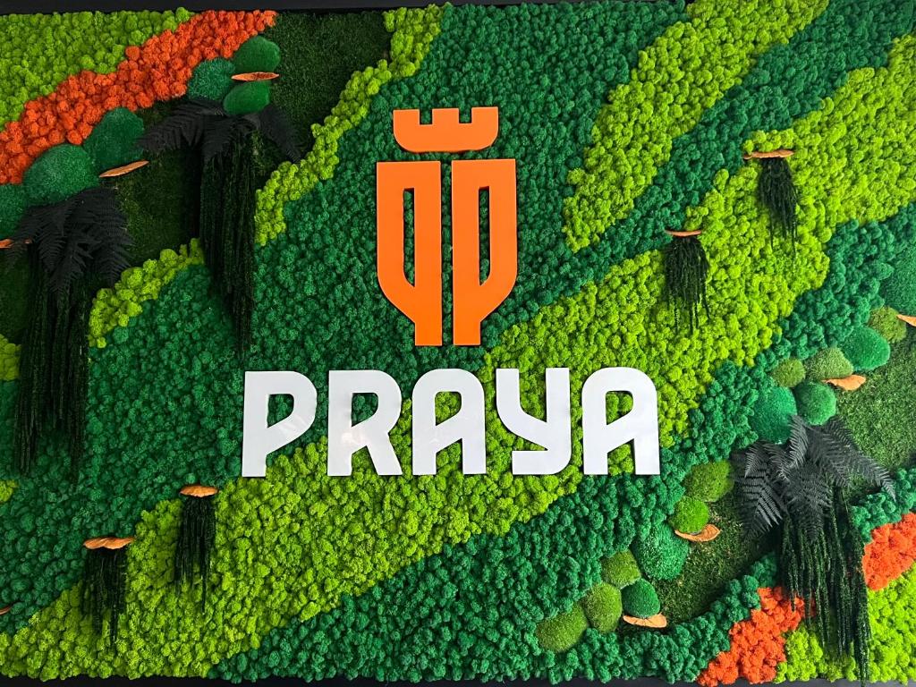 een lego pic van een veld met de woorden praya bij Praya Boutique in Slatina