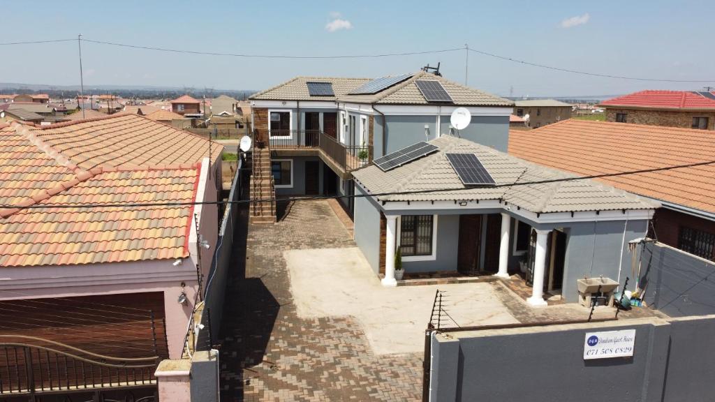 Foto da galeria de Dandrom Guest House em Soweto