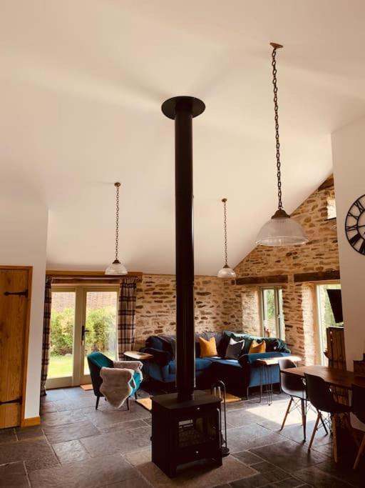 Detached Barn in Tamar Valley, EV charging included - Maison De Deux Chambres