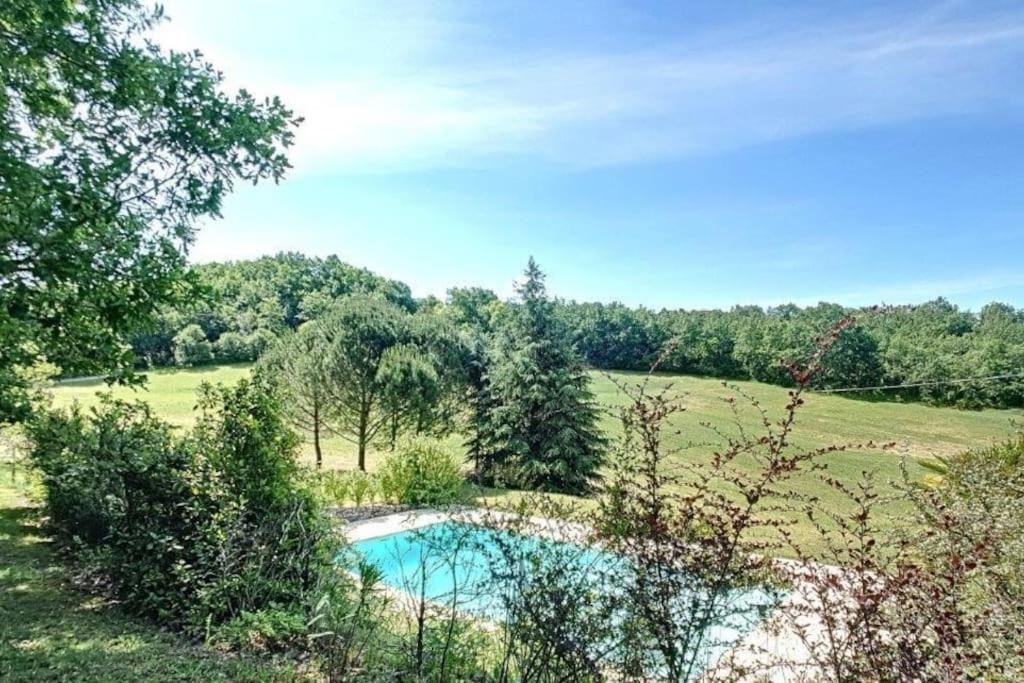 Fotografia z galérie ubytovania La Petite toscane, gîte familial avec piscine et jacuzzi v destinácii Castelnau-de-Montmiral