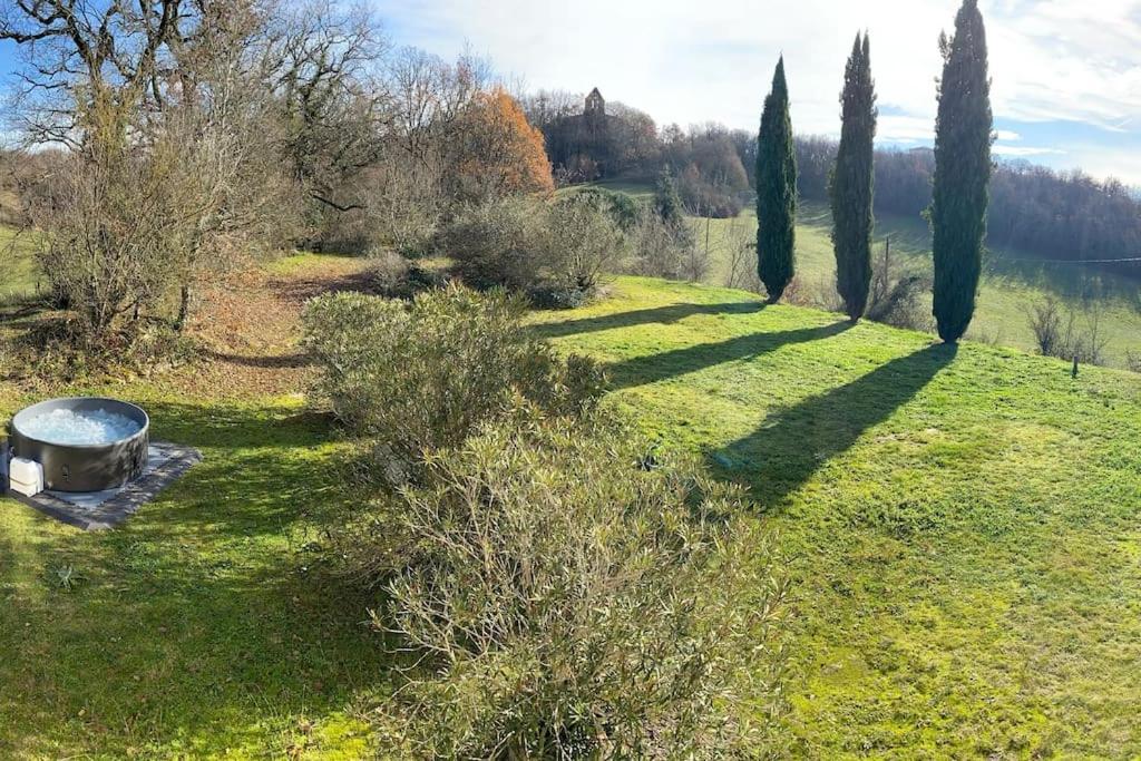 Fotografia z galérie ubytovania La Petite toscane, gîte familial avec piscine et jacuzzi v destinácii Castelnau-de-Montmiral