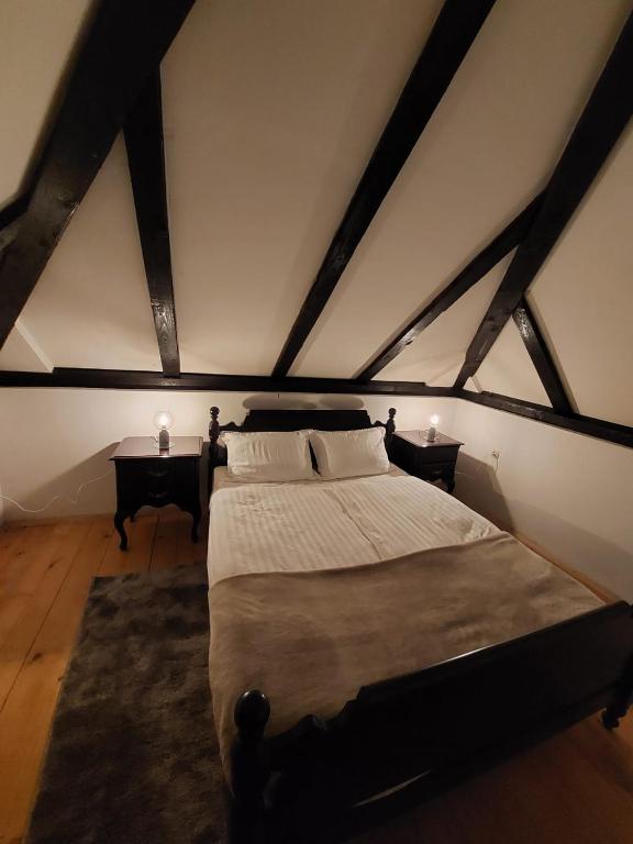 Postel nebo postele na pokoji v ubytování Hilltop House.